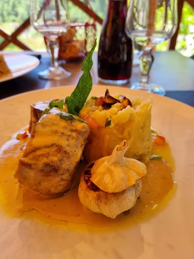 Filet de Veau Sauce À la Sauge Et Purée